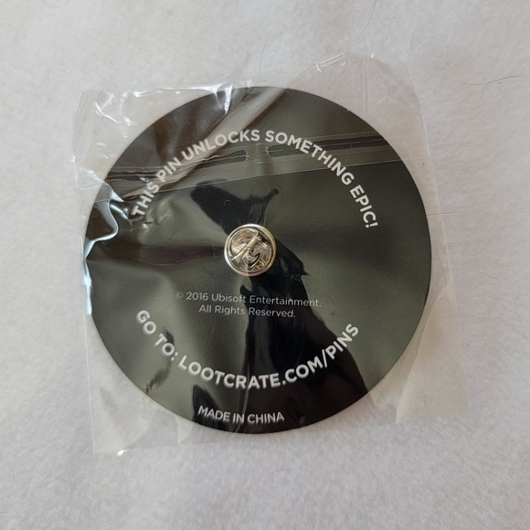 Assassins CREED 2016 Loot Pin - Picture 2 of 2